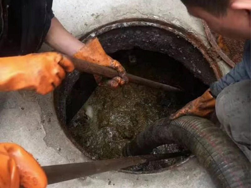 瑞丽清理化粪池时如何避免沼气的危害?